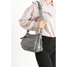 Baginn Y.s.deri Kadın Çapraz Askılı Postacı Çanta Vegan Omuz Çantası 22*15 cm Suni Deri Kapaklı Model