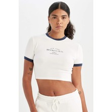 DeFacto NBA Brooklyn Nets Cropped Fit Bisiklet Yaka Kısa Kollu Tişört C8102AX24AU