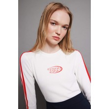 DeFacto Fitted Vücuda Oturan Bisiklet Yaka Baskılı Ribana Uzun Kollu Tişört D4752AX24AU