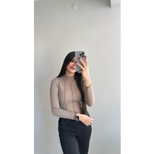 Mago Önü Dikişli Sütlü Kahve Bluz