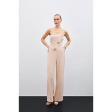 Sateen Aksesuarlı Straplez Tulum - Bej