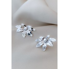 Silver Parlak Doğal Formlu Inci Çiçek Detaylı Modern Küpe