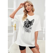 Mercoledi Kadın Oversize Siyah Beyaz Kelebek Baskılı T-Shirt