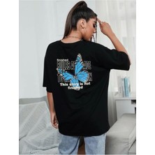 Mercoledi Kadın Siyah Oversize Finished Bules Baskılı T-Shirt