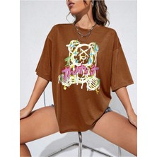 Mercoledi Bear Baskılı Kadın Oversize Kahverengi T-Shirt