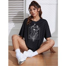 Çerçevede Çiçek Baskılı Oversize T-Shirt Salaş Boyfirend