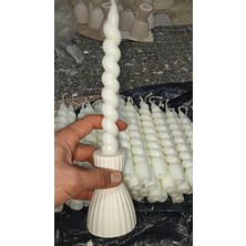 Bi Dünya Renk Burgu Mum 2 Li 21 cm  ve Mumluk 2 Li Toplam 4 Parça Set beyaz