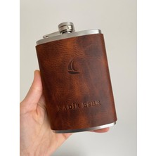Alesta Leather (Isim Yazıyoruz) El Dikişi  Deri Kaplamalı Çelik Viski Kanyak Içki Matarası ve Huni - 9oz 266ML