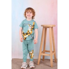 Yağmur Giyim Winnie Pooh Desenli Yeşil Eşofmanlı Erkek Çocuk Kısa Kol Takım 3-10 Yaş 7463-Y