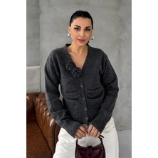 Seda Yalçın Atelier Gri Gül Aparatlı Triko Hırka