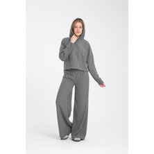 Kadın Kapüşonlu Sweatshirt ve Pantolon Takımı - Rahat, Şık ve Günlük Kullanım Için Ideal
