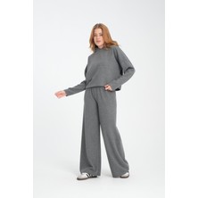 Kadın Kapüşonlu Sweatshirt ve Pantolon Takımı - Rahat, Şık ve Günlük Kullanım Için Ideal