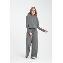 Kadın Kapüşonlu Sweatshirt ve Pantolon Takımı - Rahat, Şık ve Günlük Kullanım Için Ideal