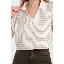 Kadın V Yaka Çizgili Sweatshirt - Rahat ve Şık Günlük Giyim Seçeneği
