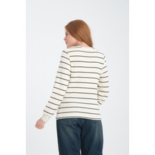 Kadın Çizgili Sweatshirt - Rahat ve Şık Tasarım