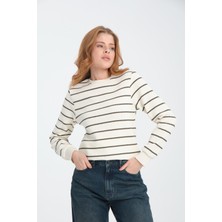 Kadın Çizgili Sweatshirt - Rahat ve Şık Tasarım