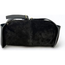 Kadın Siyah Renkli Gerçek Süet Deri Yan Cep Detaylı Fermuarlı Omuz Çantası