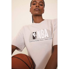 DeFacto NBA Wordmark Oversize Geniş Kalıp Bisiklet Yaka Pike Kısa Kollu Tişört D6121AX25SP