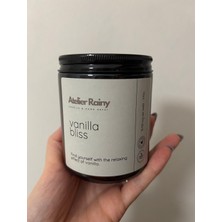 Atelier Rainy Vanilya Kokulu Amber Renkli Cam Kavanoz Soya Mum - 270CC