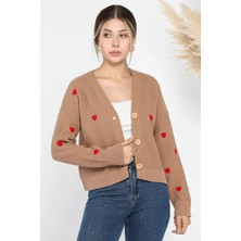 Gülseli Kalp Nakışlı Triko Hırka