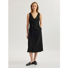 Krep Kumaş Kolsuz Cepli Kemerli Slim Fit A Kesim Midi Boy V Yaka Elbise
