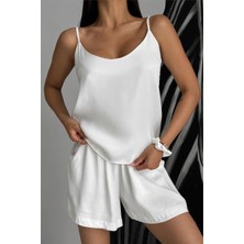 Düz Beyaz Askılı ve Şortlu Floş Saten Pijama Takımı