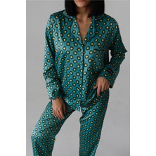 Coccolarsi Margherita Smeraldo Su Sfondo Verde Saten Uzun Pijama Takımı