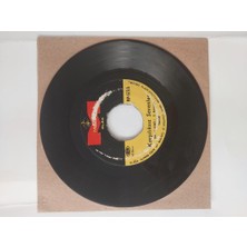 Tarup - Karşılıksız Sevenler / Kurban Olduğum - Türkiye Dönem Basım Kapaksız 45 Lik Plak