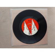 Nesrin Sipahi ‎– Fakir Bir Şairim / Izmirlim - 1967 Türkiye Basım 45 Lik Plak- Kapaksızdır