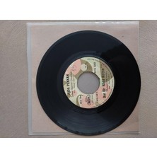 Ajda Pekkan – Tatlı Dünya / Ben Bir Köylü Kızıyım - 1969 Türkiye Basım 45 Lik Plak / Kapaksıdır