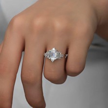 Silver Lounge Gümüş Beyaz Baget Taşlı Kadın Yüzük