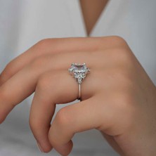 Silver Lounge Gümüş Beyaz Baget Taşlı Kadın Yüzük