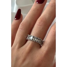 Leo'Stone Exclusive Seri Ayarlanabilir Kararmaz Kenarları Burgu Model Oval Sıra Taş Kadın Çelik Yüzük