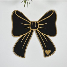 Decofav Kurdele Şeklinde Kalp Desenli Siyah Zemin Altın Renk Nakışlı Kokteyl Peçetesi 1 Adet