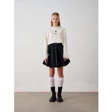 Zekids Kız Çocuk Kol Ucu Tüylü Tasarım Sweatshirt