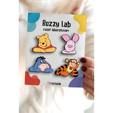 Rozzy Lab Winnie The Pooh 4lü Rozet Set - Piglet Tigger Too Tiger - Eeyore Eşek - Pinler - Yaka Çanta Aksesuar