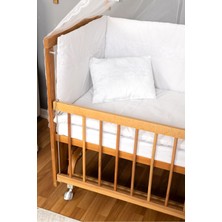 Bamgidoo Ahşap Beşik Anne Yanı Beşik (Vernikli) 60X120 - Beyaz Güpür Uyku Seti + Yatak + Tekerlekli