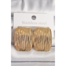 Çarşı Point Pirinç Gold Renk İşlemeli Kare Plaka Model Kadın Küpe