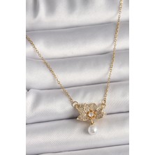 Clariss 316L Çelik Gold Renk Zincir Zirkon Taşlı Lotus Çiçeği Figür Sallantı Inci Detay Kadın Kolye