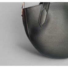Bee Bags Kadın Yarım Ay Model Yumuşak Doku Fermuarlı Iç Bölmeli El ve Omuz Çantası