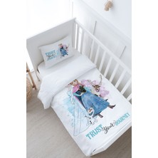 Tuğba Kuğu Bebek Boy Nevresim Takımı (100X150) - Cartoon Serisi - Elsa ve Anna