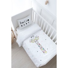 Tuğba Kuğu Bebek Boy Nevresim Takımı (100X150) - Iconic Serisi - Renkli Zürafa