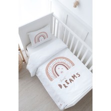 Tuğba Kuğu Bebek Boy Nevresim Takımı (100X150) - Iconic Serisi - Somon Yıldızlı Gökkuşağı