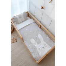 Tuğba Kuğu Montessori Nevresim Takımı (100 x 200) - Pure Baby Serisi - Gri Zeminli Beyaz Tavşan