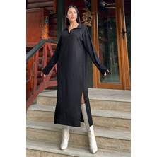 New Laviva Siyah Polo Yaka, Uzun Kol, Yırtmaçlı, Salaş, Akrilik Örme Uzun Elbise