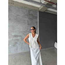 Şeyda Butik Beyaz V Yaka Gold Düğmeli Triko Yelek