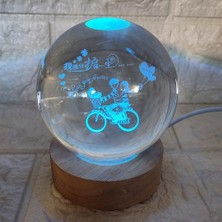 Keyfim Shop Kişiye Özel Işıklı Ahşap Kaideli Aşk ve Sonsuzluk Temalı Cam Küre 8*6 cm