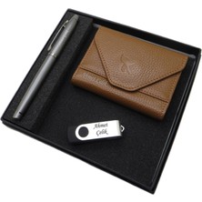 Signator D339 Isme Özel Set - Deri Kartlık + 32GB. USB Bellek  + Kalem Seti | Isme Özel Hediyelik Set