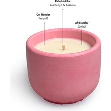 Candle Purr Whispering Gardenia 130G Soya Mumu El Yapımı Pembe Beton Kapta