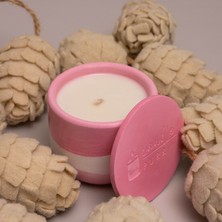 Candle Purr Pine Haven 130G Soya Mumu - El Yapımı Dalgalı Desenli Pembe & Beyaz Beton Kapta